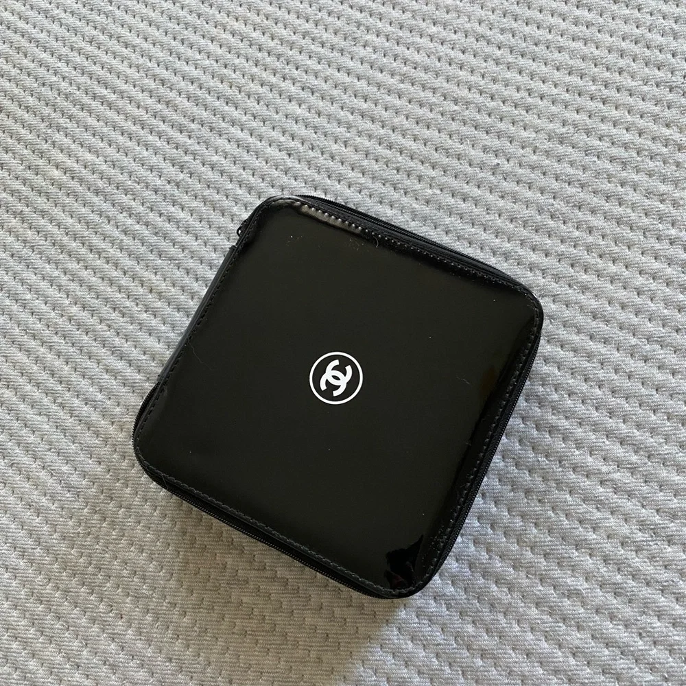 CHANEL MAKE UP VANITY BLACK PATENT CASE
